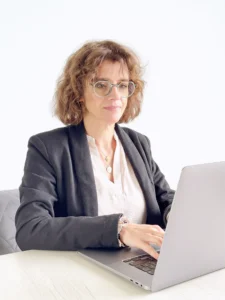 Sonia, assistante administrative indépendante à Tours, fondatrice de Mon Petit Bureau