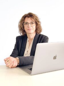 Sonia, secrétaire indépendante à Tours, accompagnant les professionnels et particuliers dans la gestion administrative